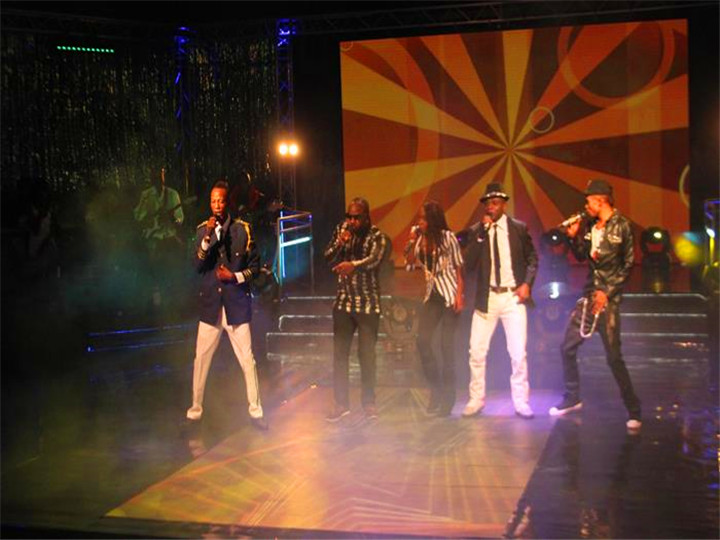 Iboju Ipele Ijo Ijo LED Fun Fun Ifihan TV (orin Idije) Ni Ilu Republic of Congo